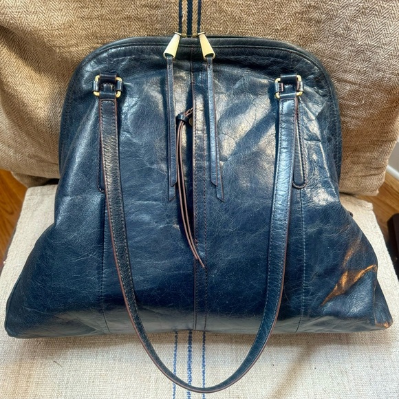 HOBO Delaney Shoulder Bag - Picture 5 of 16